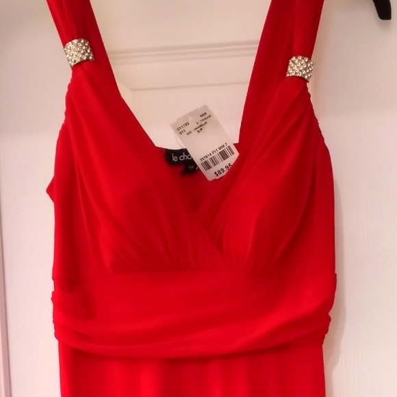 Red dresse - Picture 1 of 3